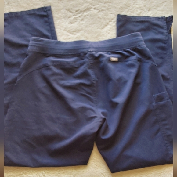 🌺 Near New FIGS Tech Collection Blue Scrub Pants - Picture 10 of 13